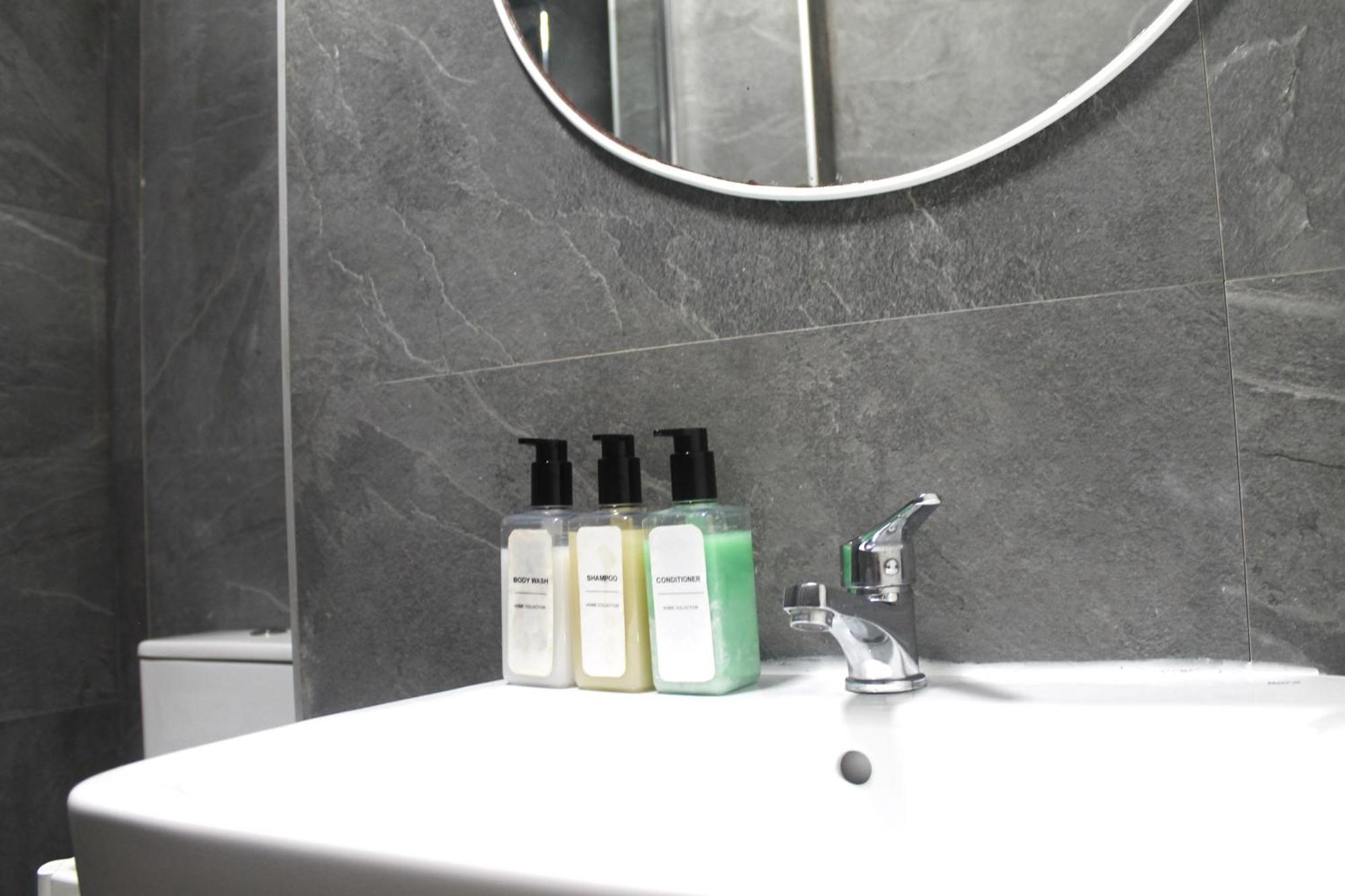 Fantastico Apartamento Junto A La Estacion Málaga Esterno foto